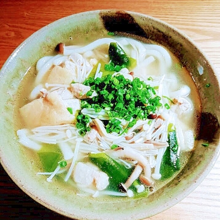 休日のお昼に、鶏わかめうどん